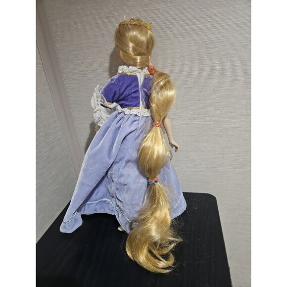 Designed Exclusive Collections  Vintage Porcelain Doll - 17 In (No Box) With Tag - Picture 4 of 6